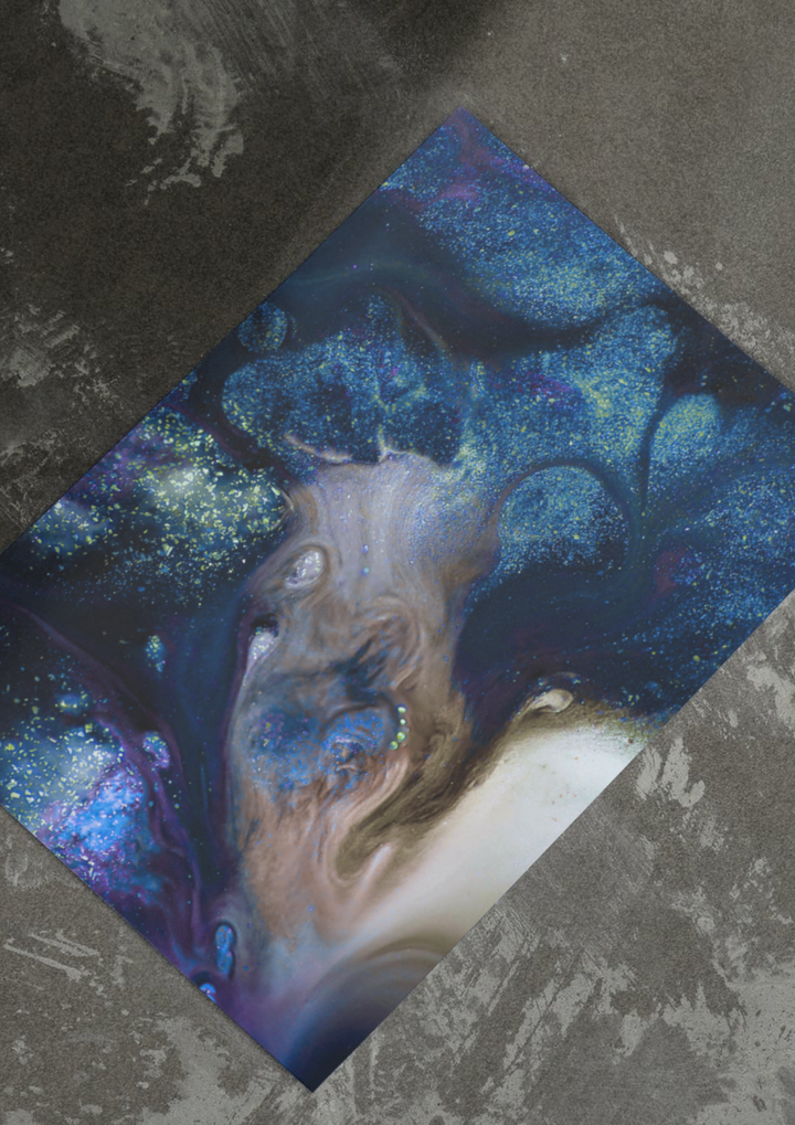 Open letter from the GIOMY universe, displayed with a print and minimal accessories.